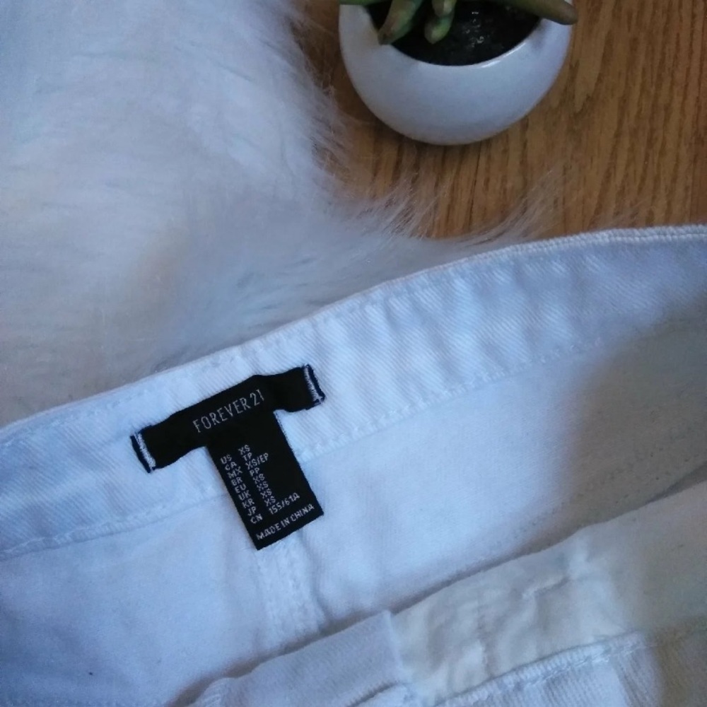 Shorts - Picture 4 of 5